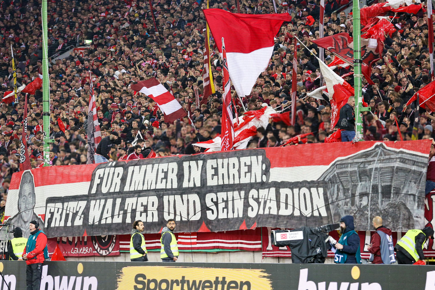 Spruchband: Für immer in Ehren: Fritz Walter und sein Stadion
