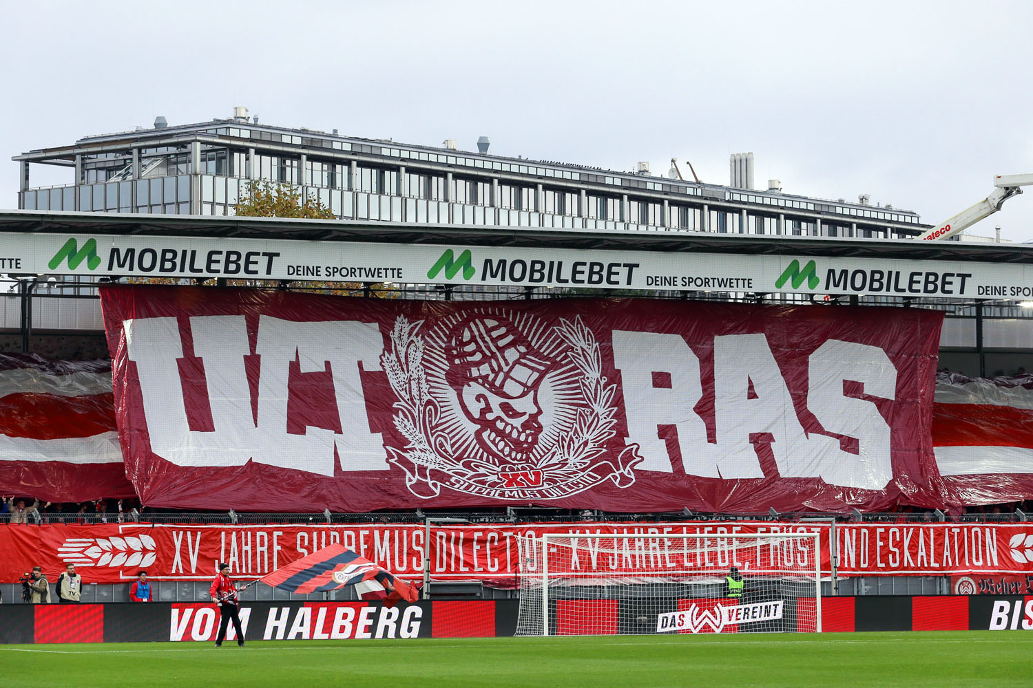 Choreo in der Heimkurve: XV Jahre Supremus Dilectio - XV Jahre Liebe, Frust und Eskalation