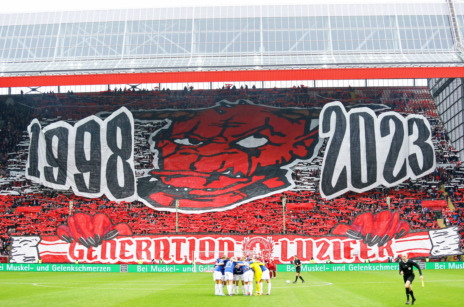 Choreo der Generation Luzifer in der Westkurve
