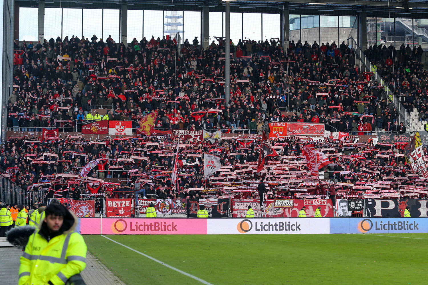 Schalparade im Gästeblock