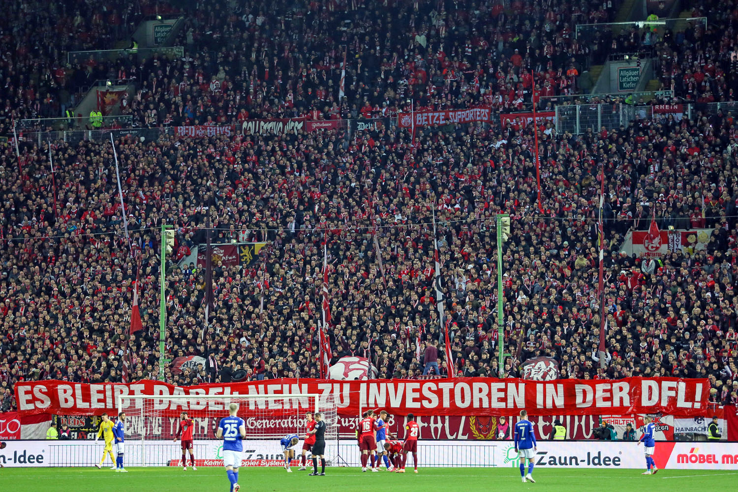 Spruchband: Es bleibt dabei: Nein zu Investoren in der DFL