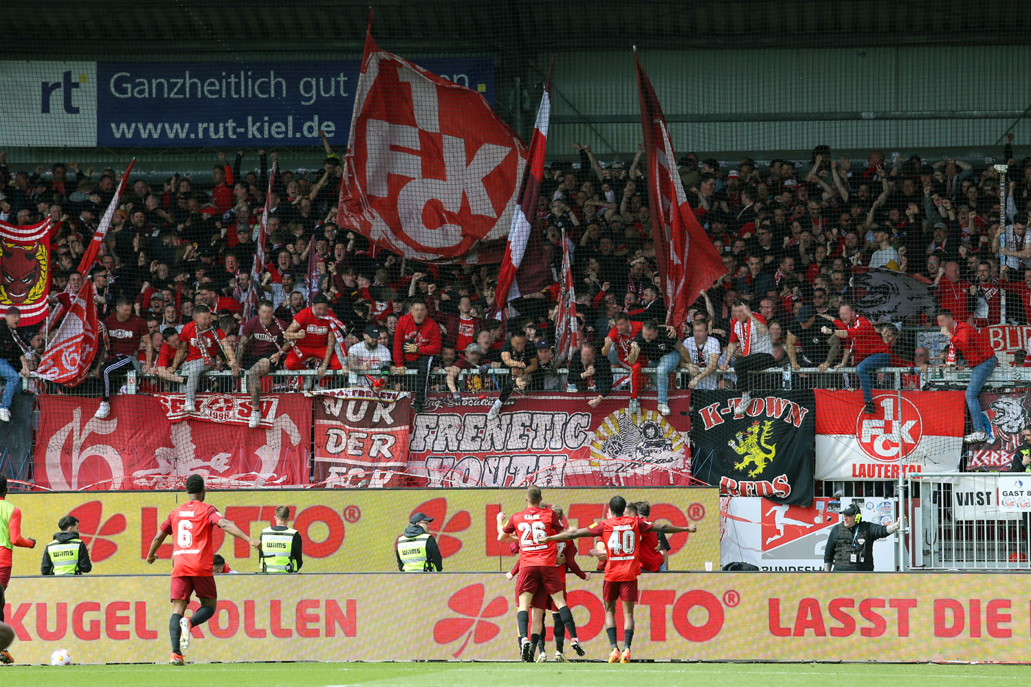 Torjubel nach dem dritten Treffer für Lautern