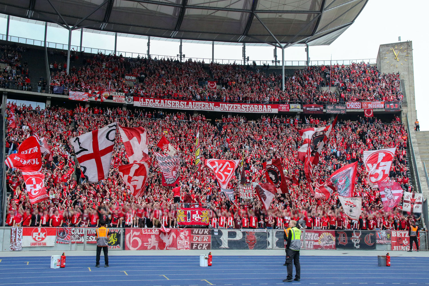 FCK-Fans im fast vollen Gästeblock