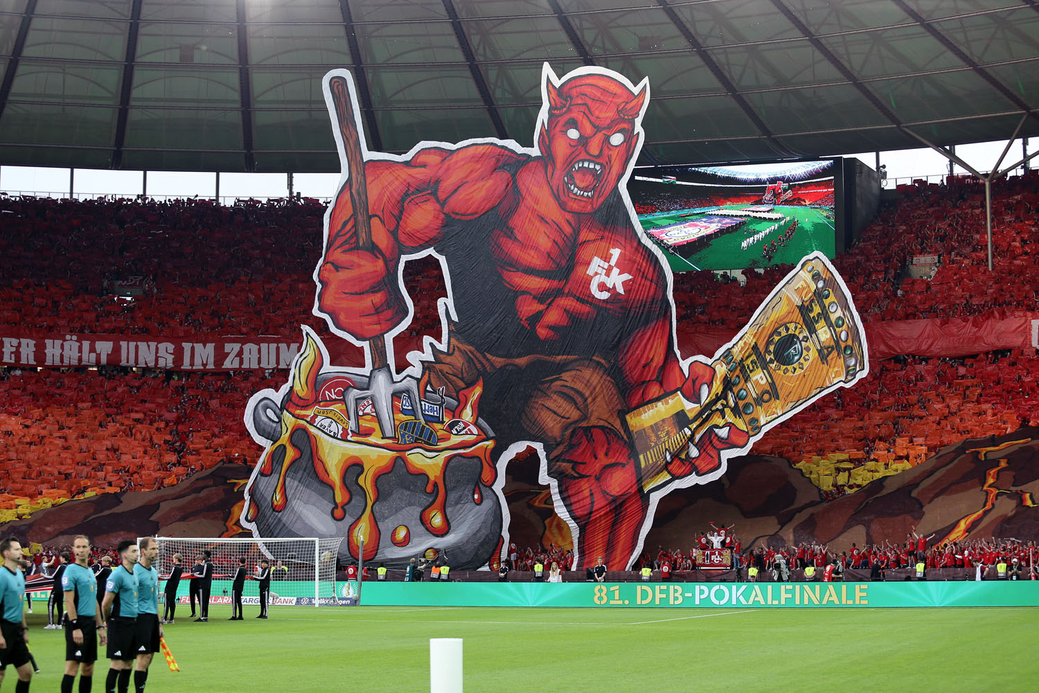Choreo der FCK-Fans vor dem Pokalfinale gegen Leverkusen