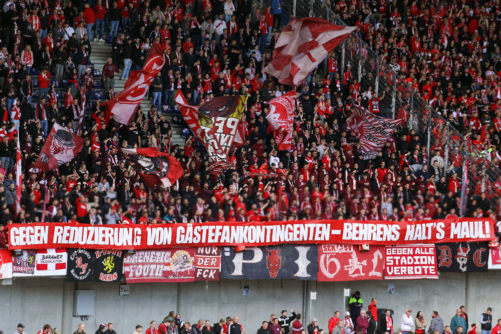 Spruchband der FCK-Fans: 
