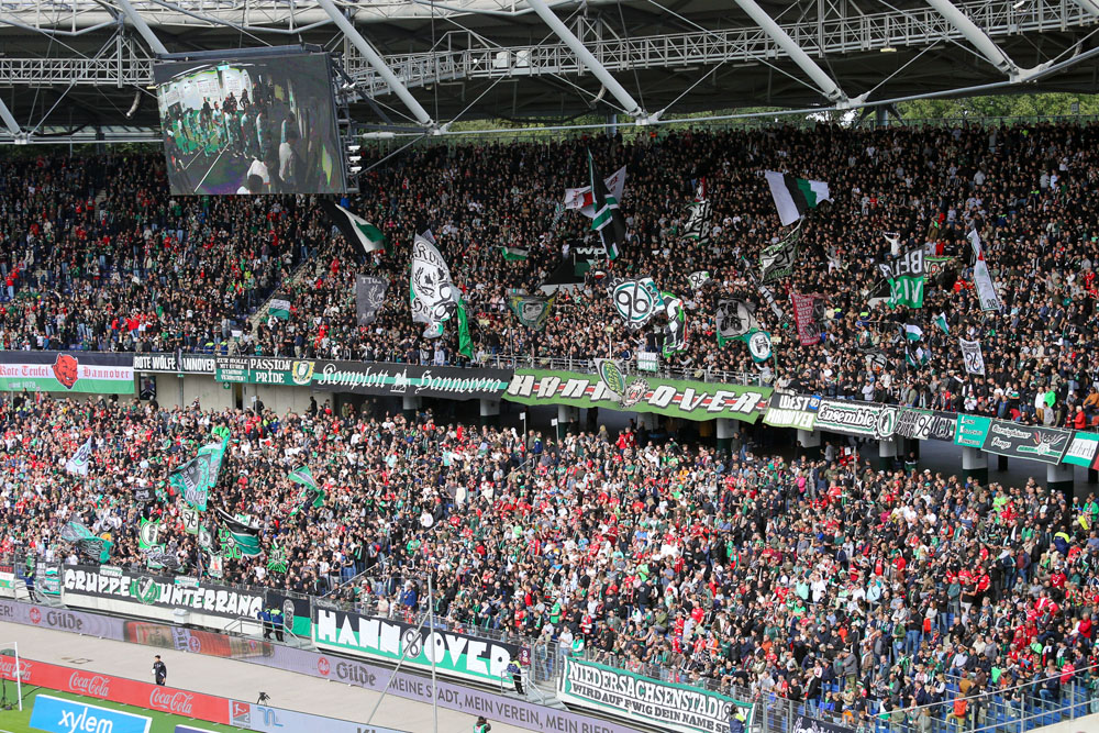 Die Nordkurve Hannover vor Spielbeginn