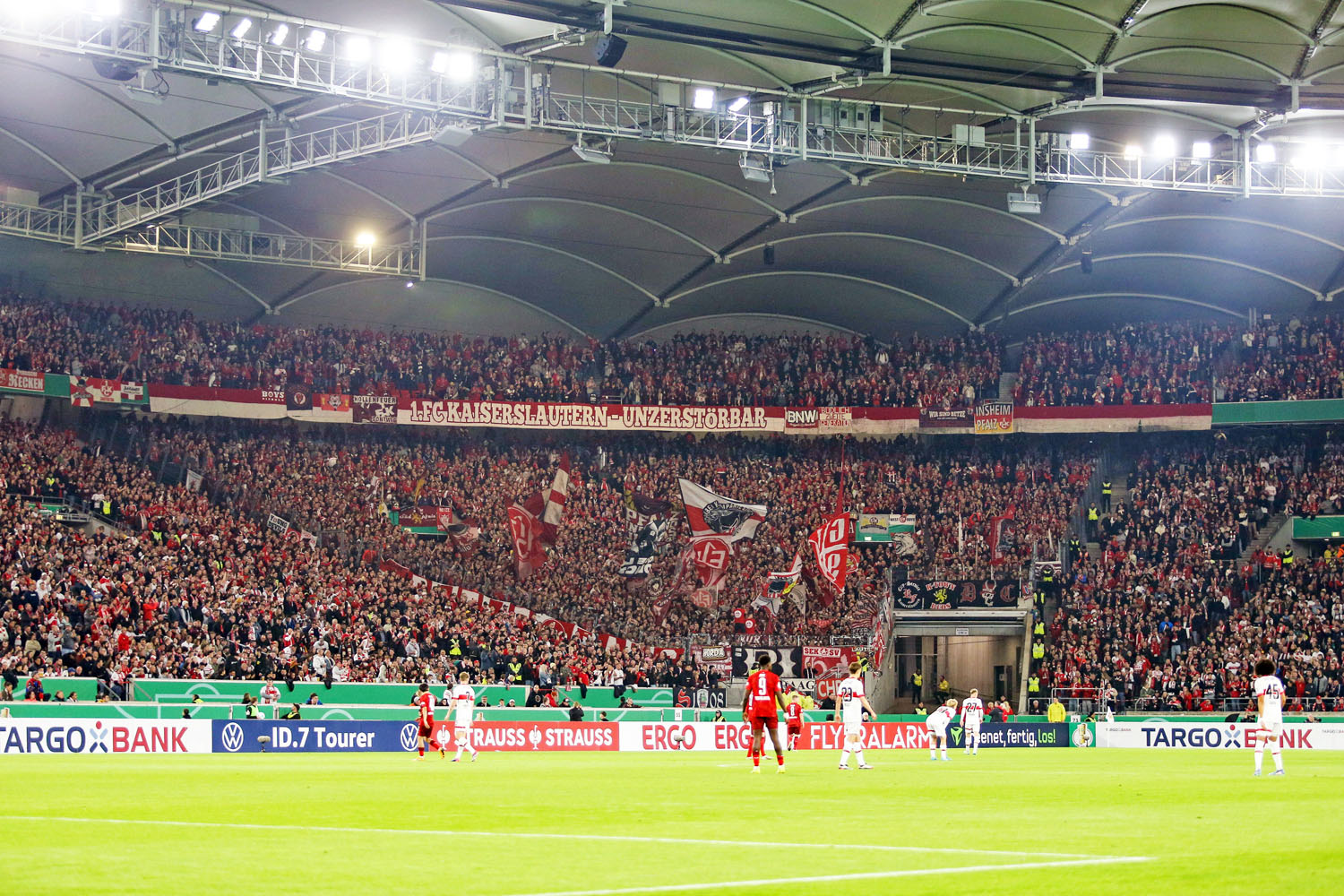 FCK-Fans im Gästeblock von Stuttgart