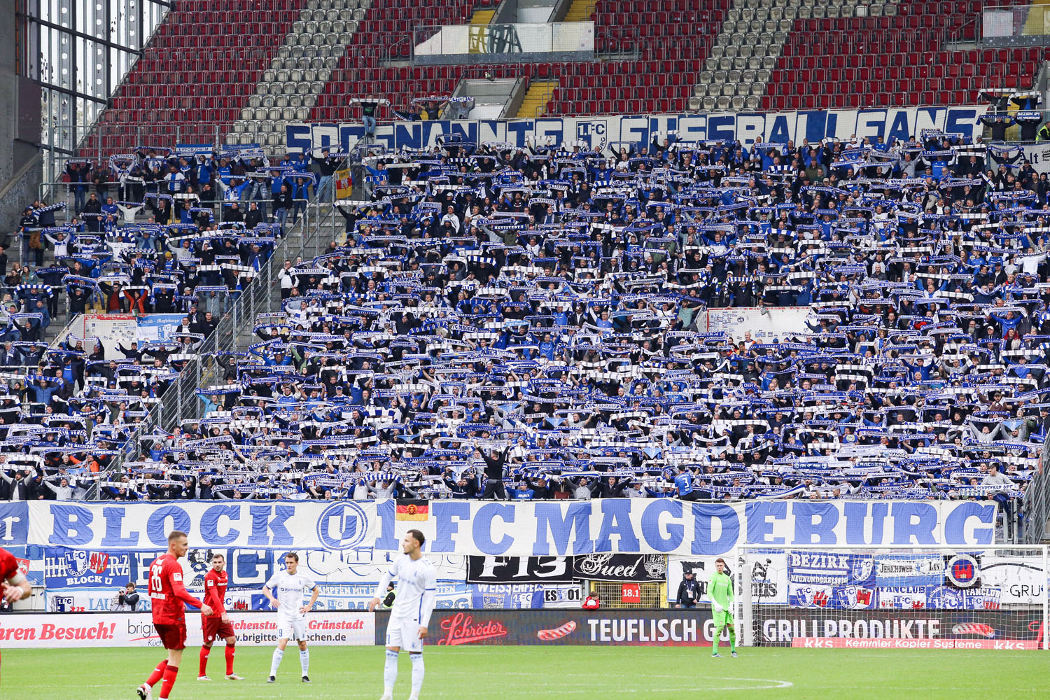 Schalparade im Gästeblock