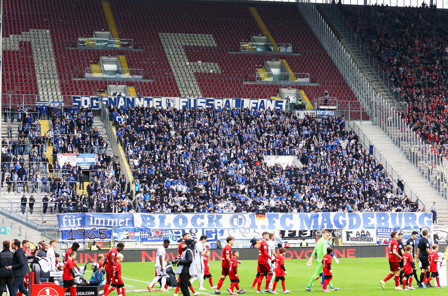 Rund 1.800 Magdeburger Fans im Gästeblock