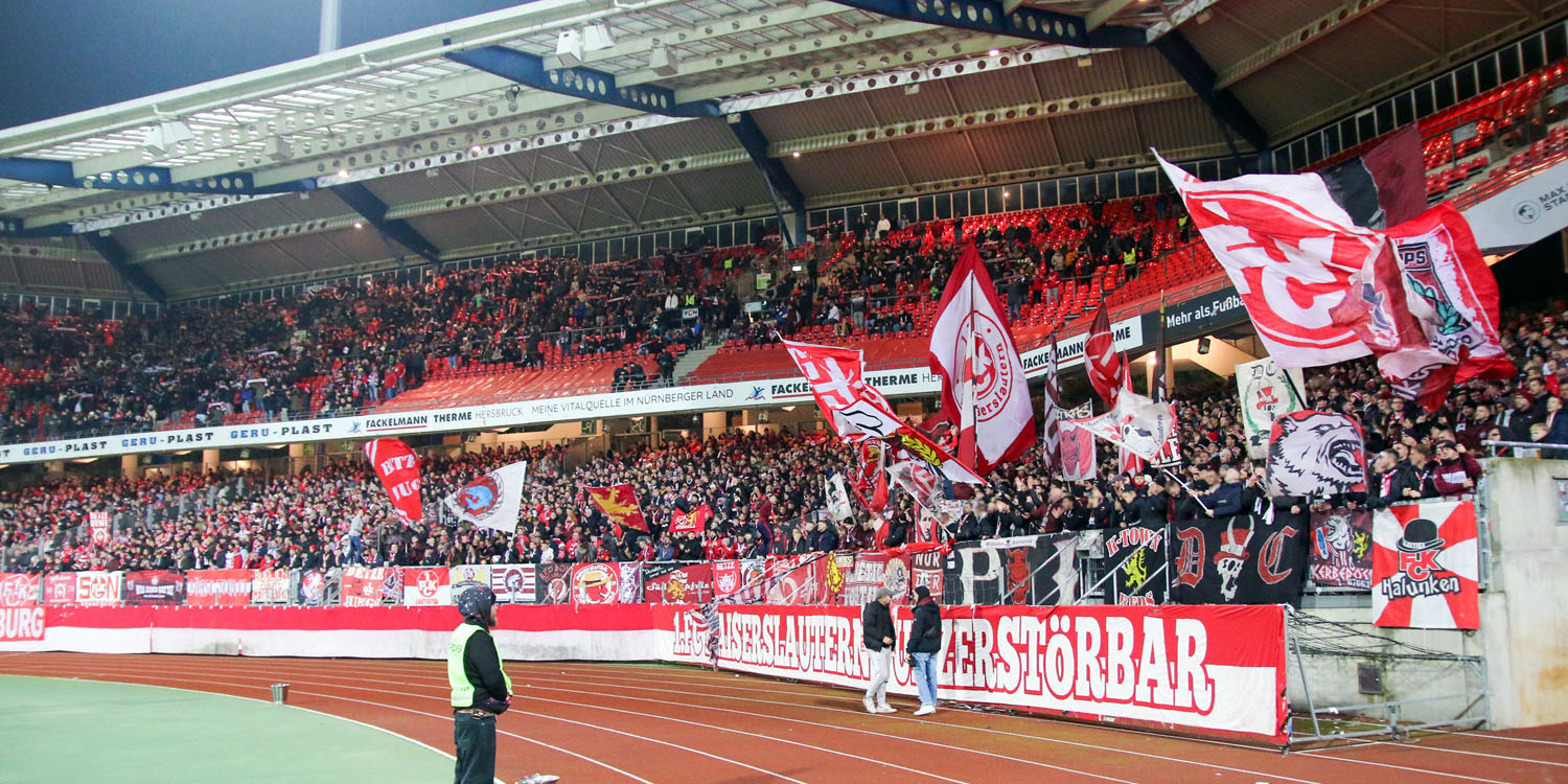 FCK-Fans im Gästeblock des Max-Morlock-Stadions