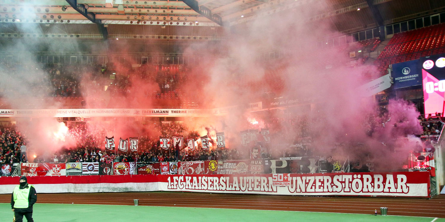 Pyroshow im Gästeblock