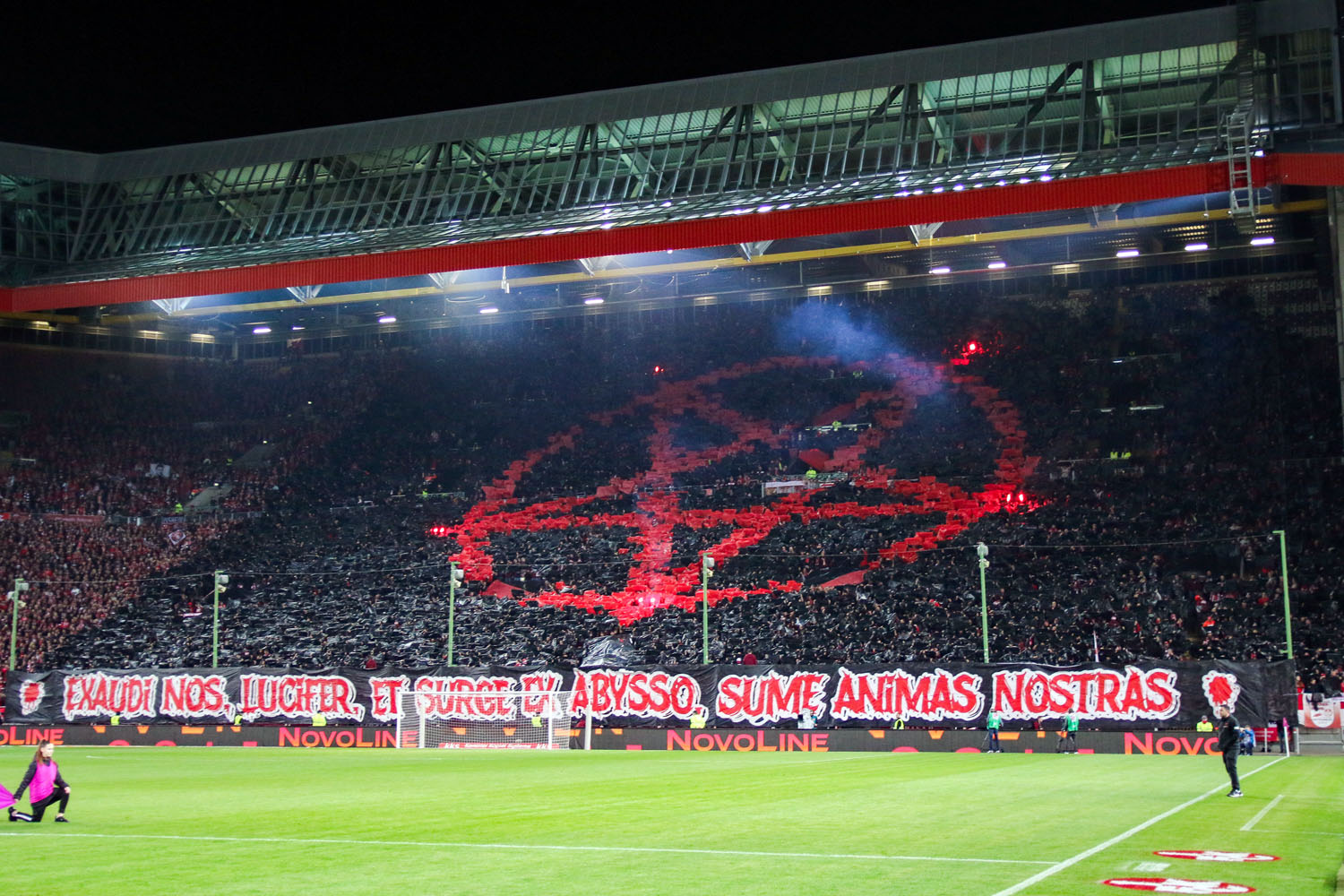 Choreo in der Westkurve: 