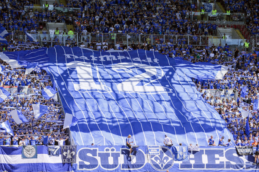 Gästeblock mit rund 4.500 Fans des SV Darmstadt