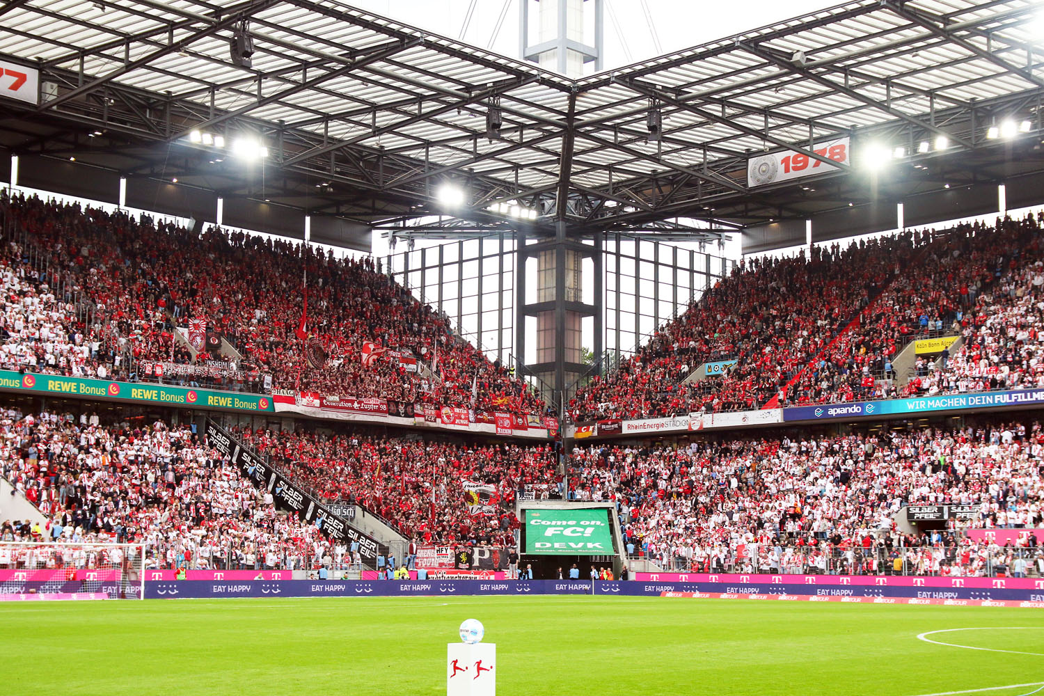 Gästeblock mit den FCK-Fans in Köln