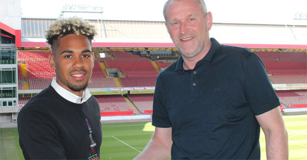 Phillipp Mwene unterschreibt bis 2019 beim FCK