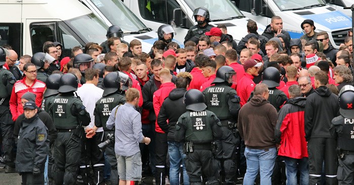 Fans schwören Spieler auf den 