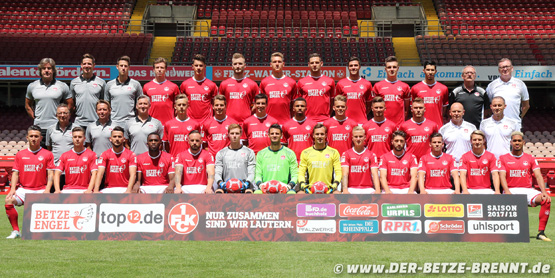 Neues Mannschaftsfoto: Das FCK-Team 2017/18