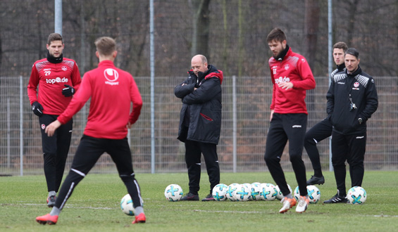 Alexander Bugera (r.) bei der Trainingseinheit am Donnerstag