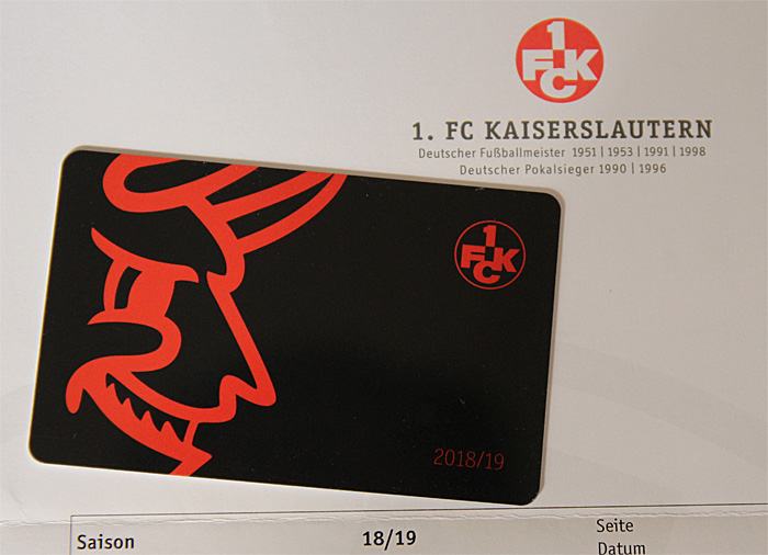 Neue Dauerkarten auf dem Postweg zu den Fans