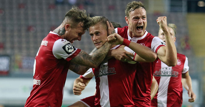 Lautern beginnt im 3-5-2: Biada auf der 