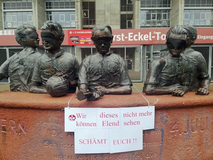 Fan-Protest am 1954er Denkmal: 