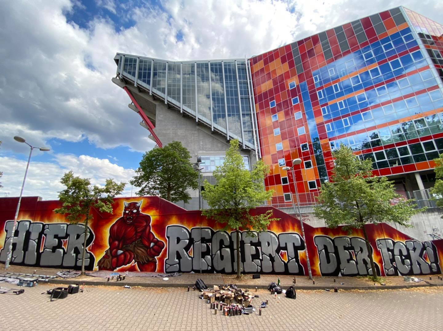 Neues Graffiti am Stadion: 