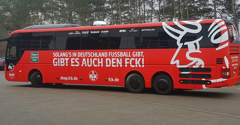 In klassischem Rot: FCK-Bus erhält neues Design