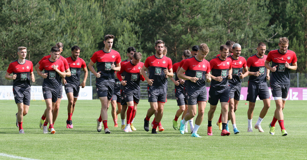 Mit 21 Spielern: FCK absolviert erste Trainingseinheit