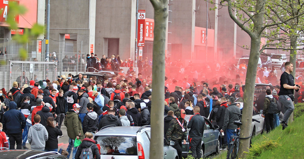 Stadt verhängt Bußgelder gegen rund 100 FCK-Fans