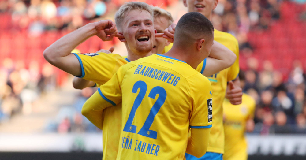 Sonntagsspiele: Braunschweig siegt, Dortmund II patzt