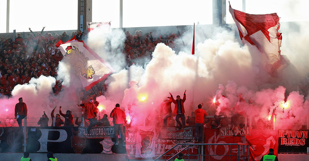 Pyro, Party, Derbysieg: Rote Wand jubelt im Ludwigspark