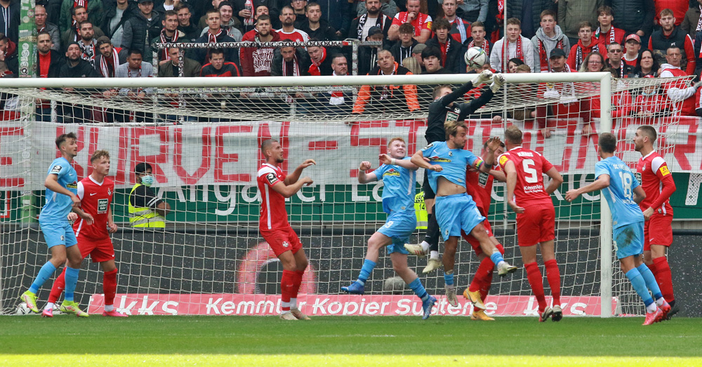 Samstag, 14:00 Uhr: Mit viel Fan-Power in den Breisgau