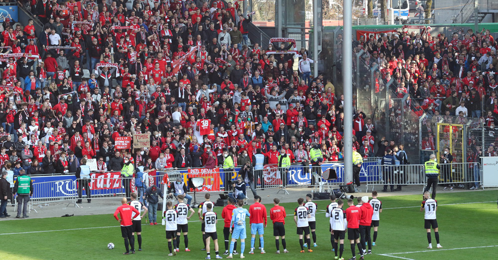 Saisonrekord: 5.000 Fans bei Auswärtsspiel in Freiburg