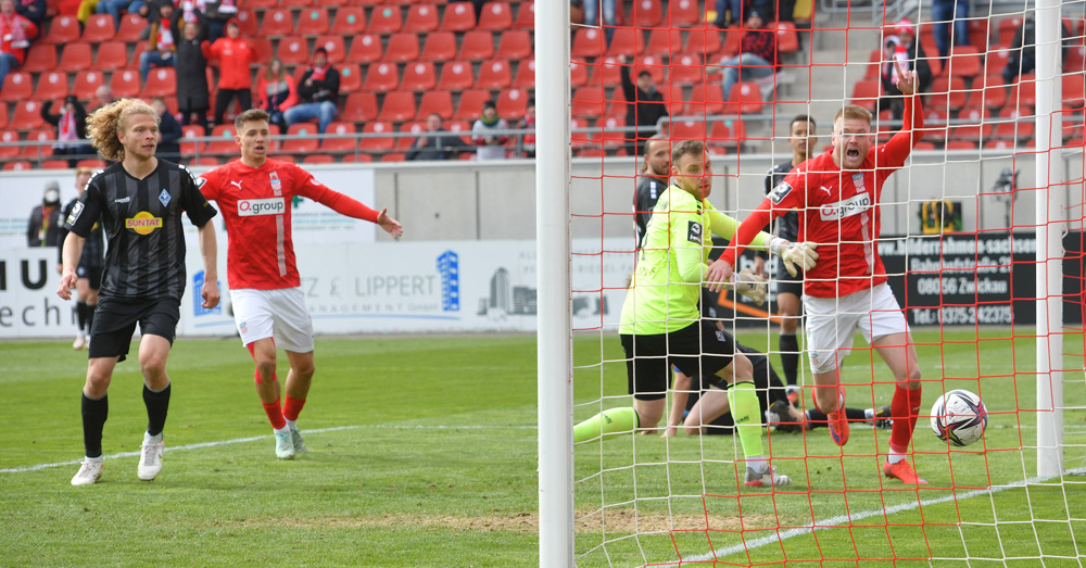 Auch Waldhof patzt: Lautern baut seinen Vorsprung aus