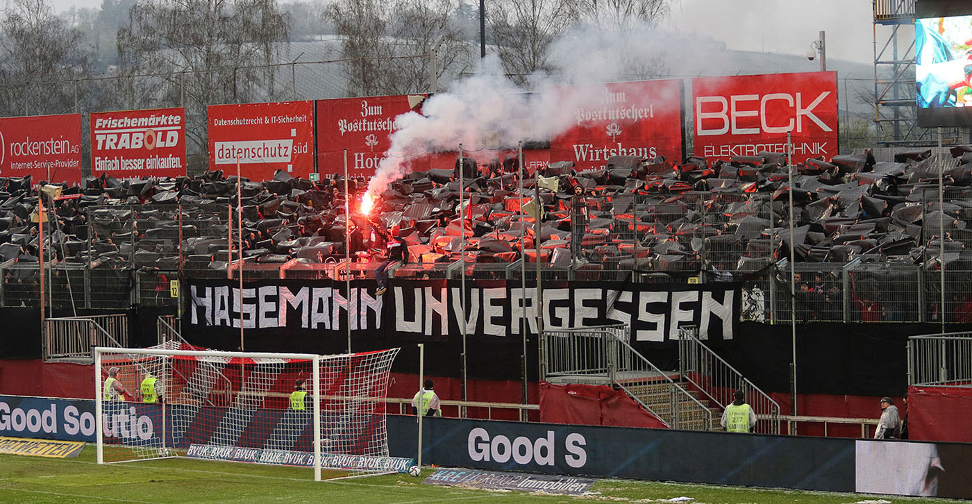 3.800 Euro DFB-Strafe wegen Klopapier und Bengalos