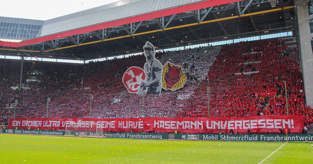 Choreo, Banner, Pyro: 46.895 Fans sehen imposantes Derby