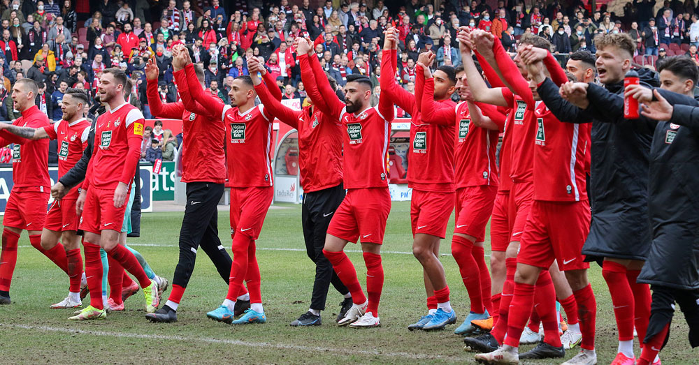 Mit großem Fan-Support: So spielt der FCK in Wiesbaden