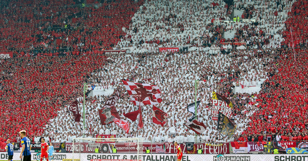 Ausverkauft: 46.895 Fans in Lautern, 30.000 in Dresden