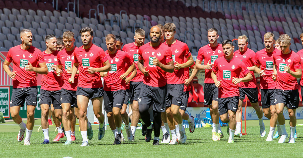 FCK startet mit 25 Spielern und 1.000 Fans ins Training