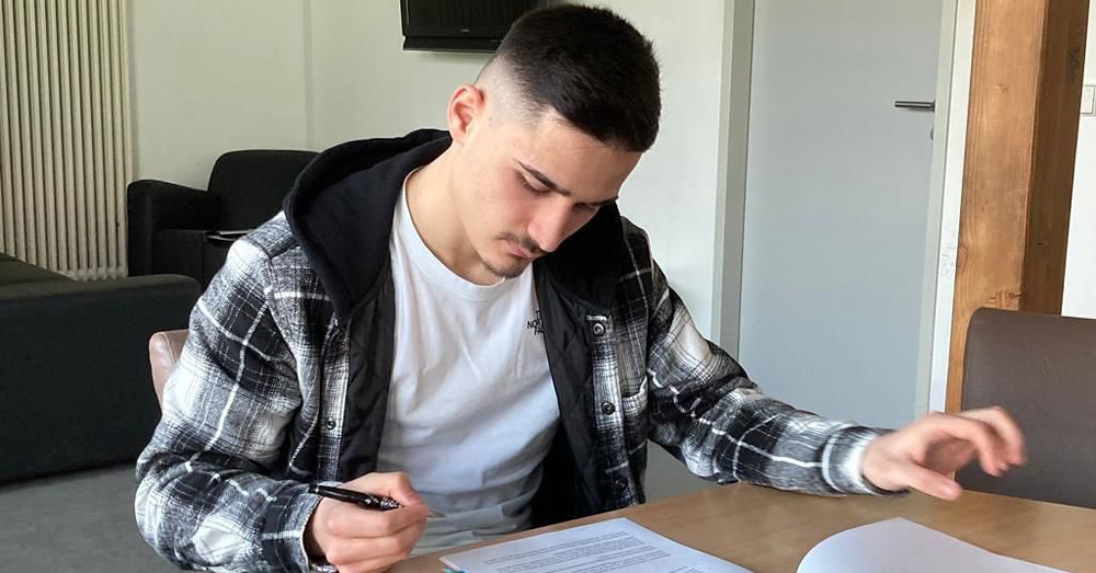 U21-Talent Angelos Stavridis unterzeichnet Profivertrag