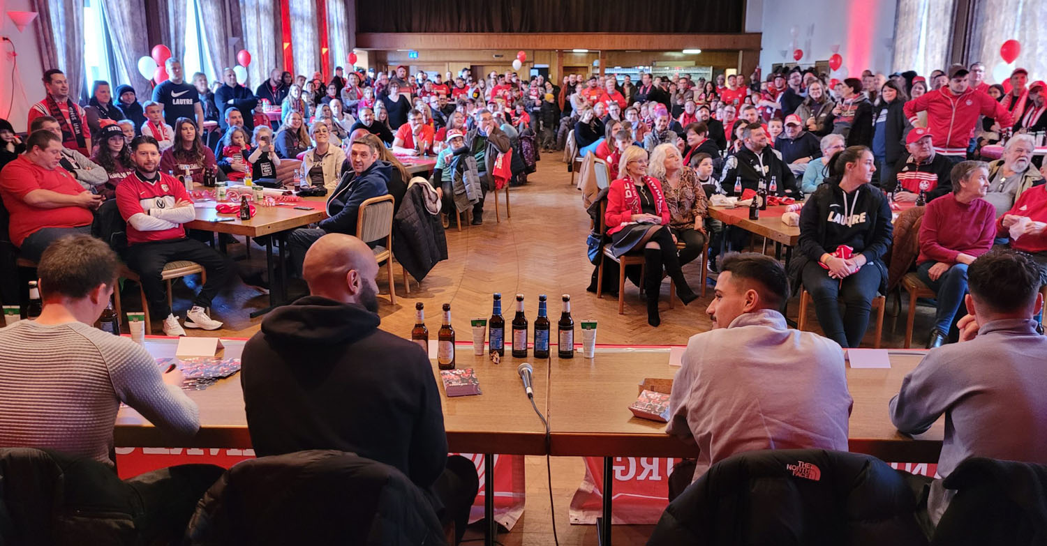 Großer Andrang und gute Stimmung bei FCK-Hautnah