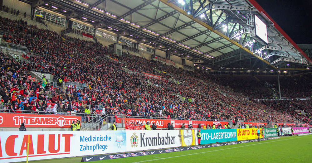 Große Kulisse auch gegen das kleine Sandhausen
