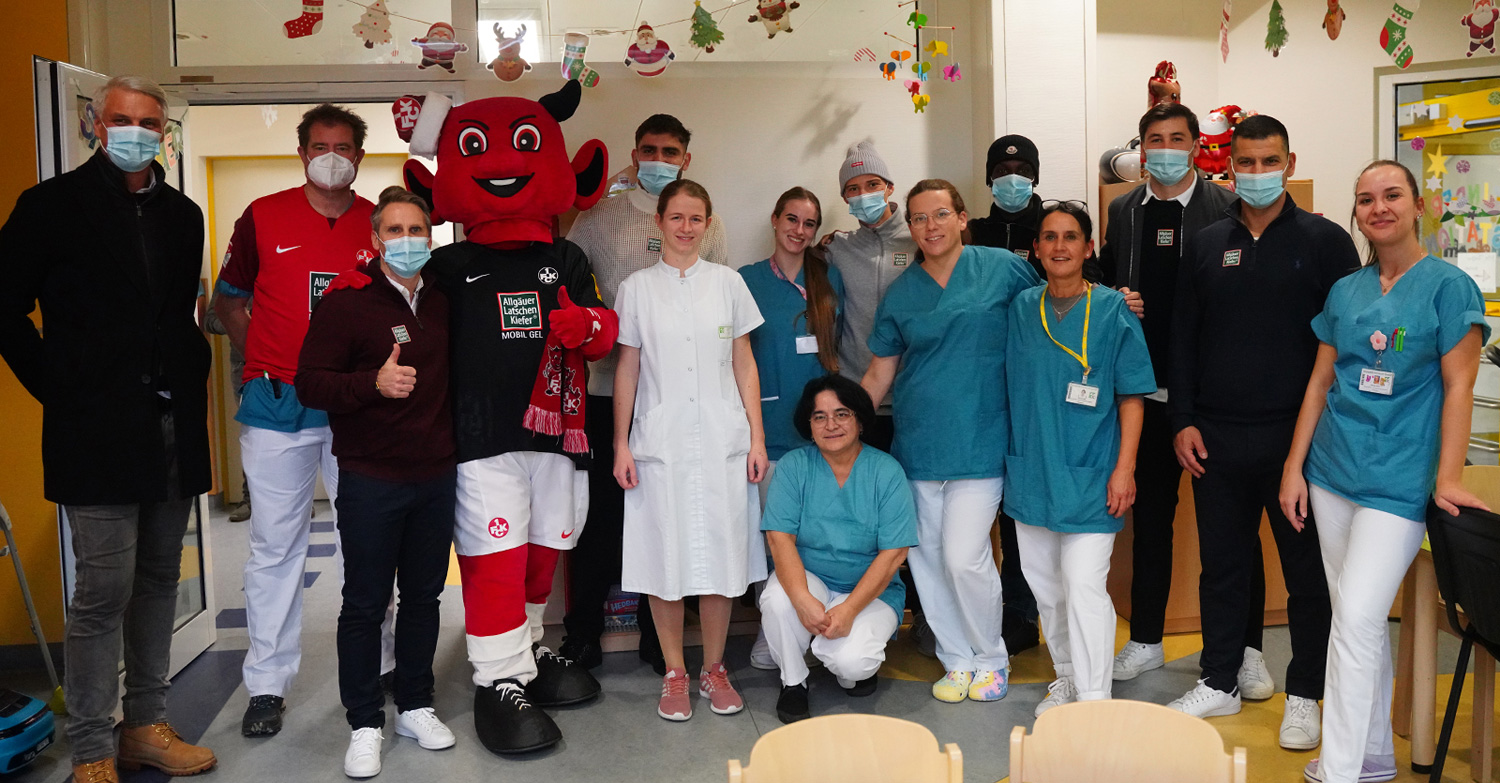 FCK besucht Kinderstation des Westpfalz-Klinikums