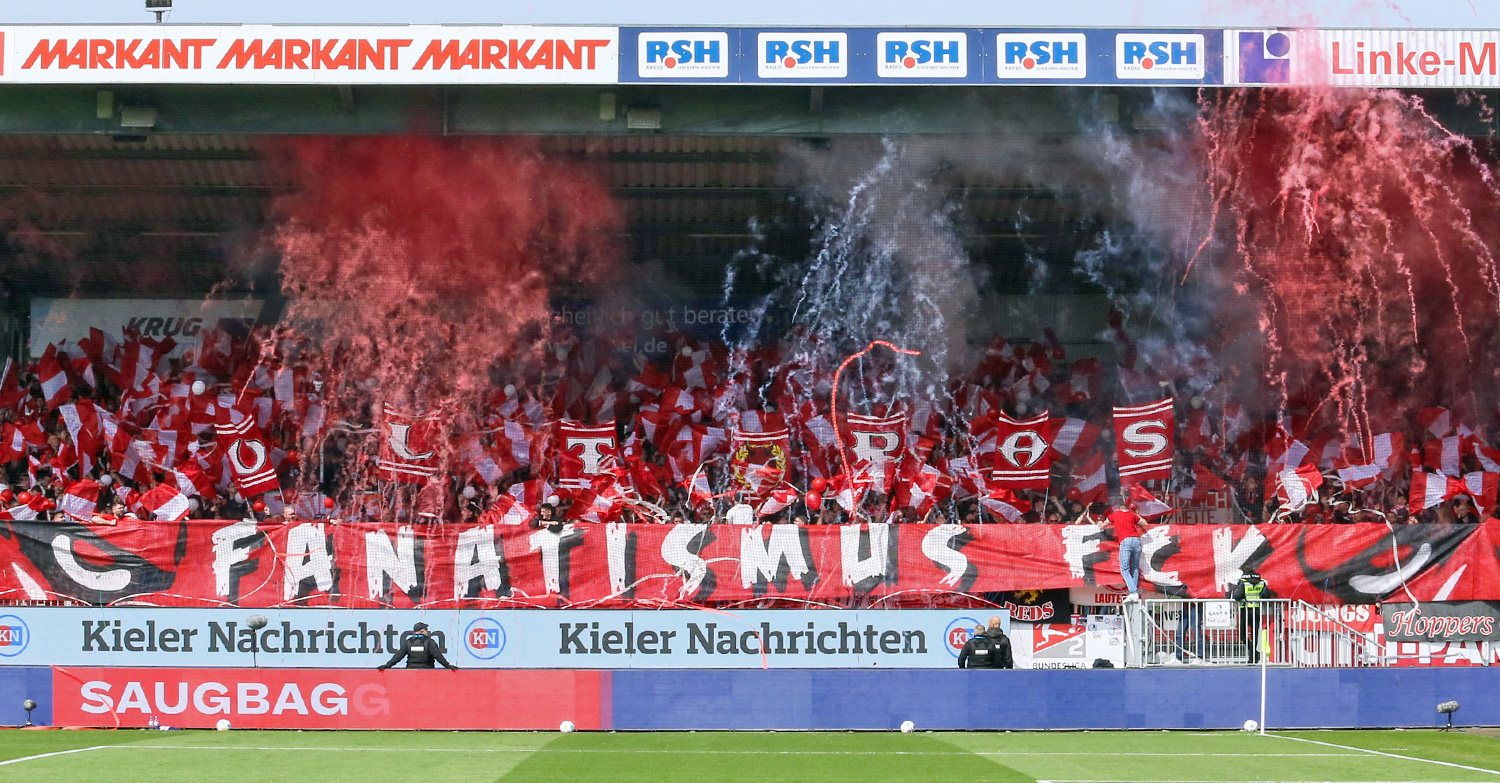Kein Weg ist zu weit: 1.800 Betze-Fans jubeln in Kiel