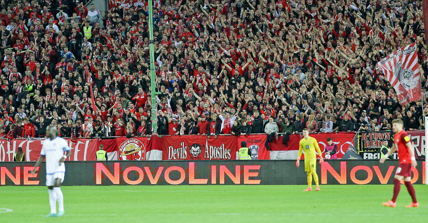 Werbebande mit Novoline im Fritz-Walter-Stadion