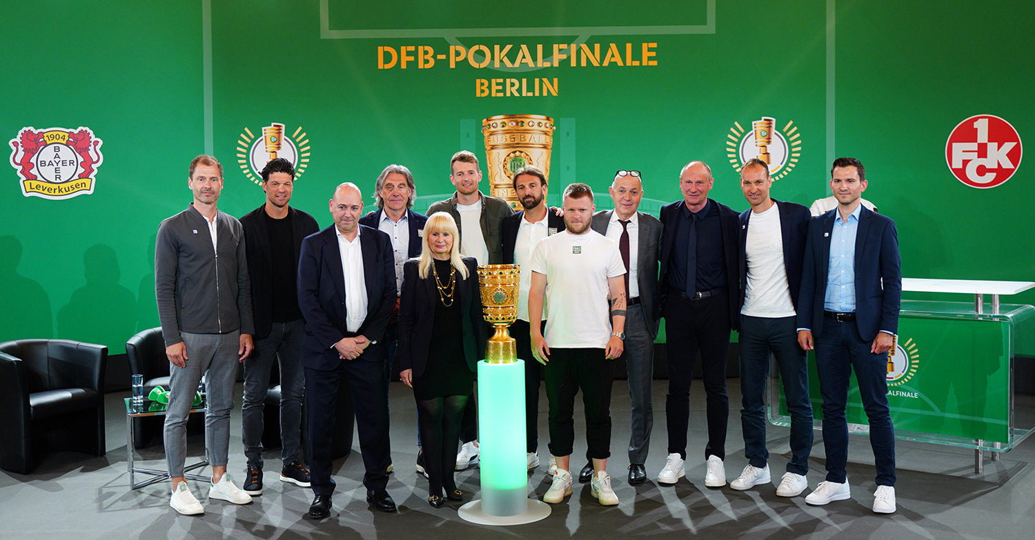 Ehrmann, Hengen und Zimmer bei Cup-Handover in Berlin