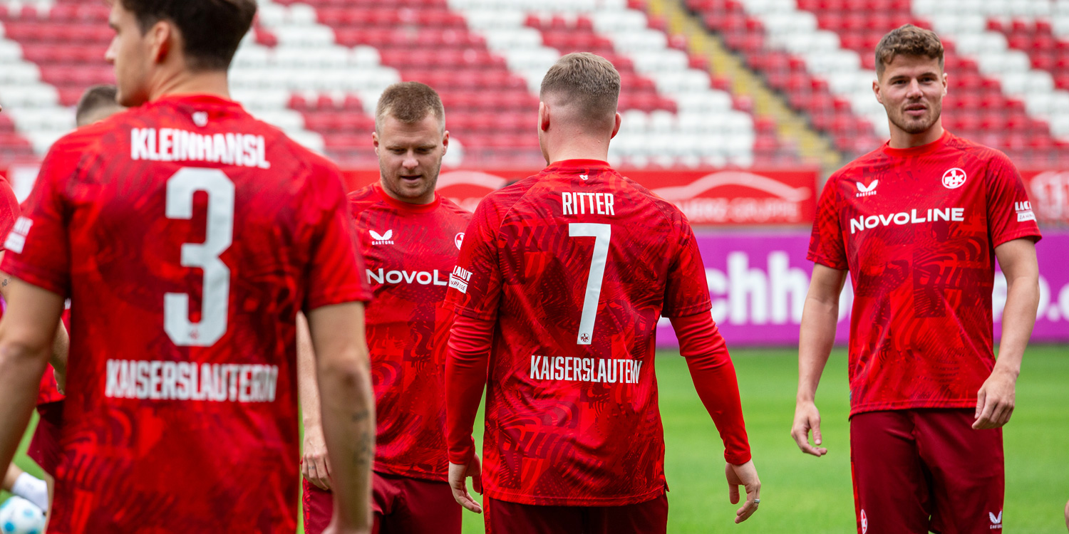 Markus Anfang begrüßt 27 Spieler beim Trainingsauftakt