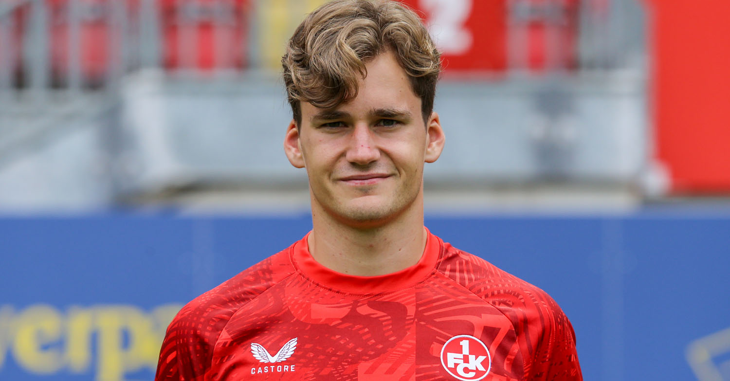 Anfang überrascht mit drei Debütanten in der Startelf