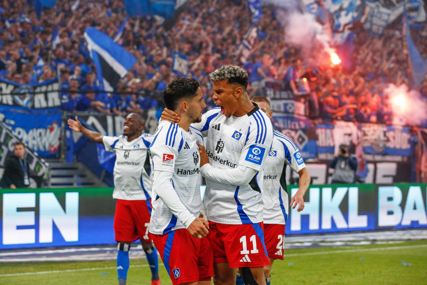 Hamburg schafft den Aufstieg - Ulm zweiter Absteiger