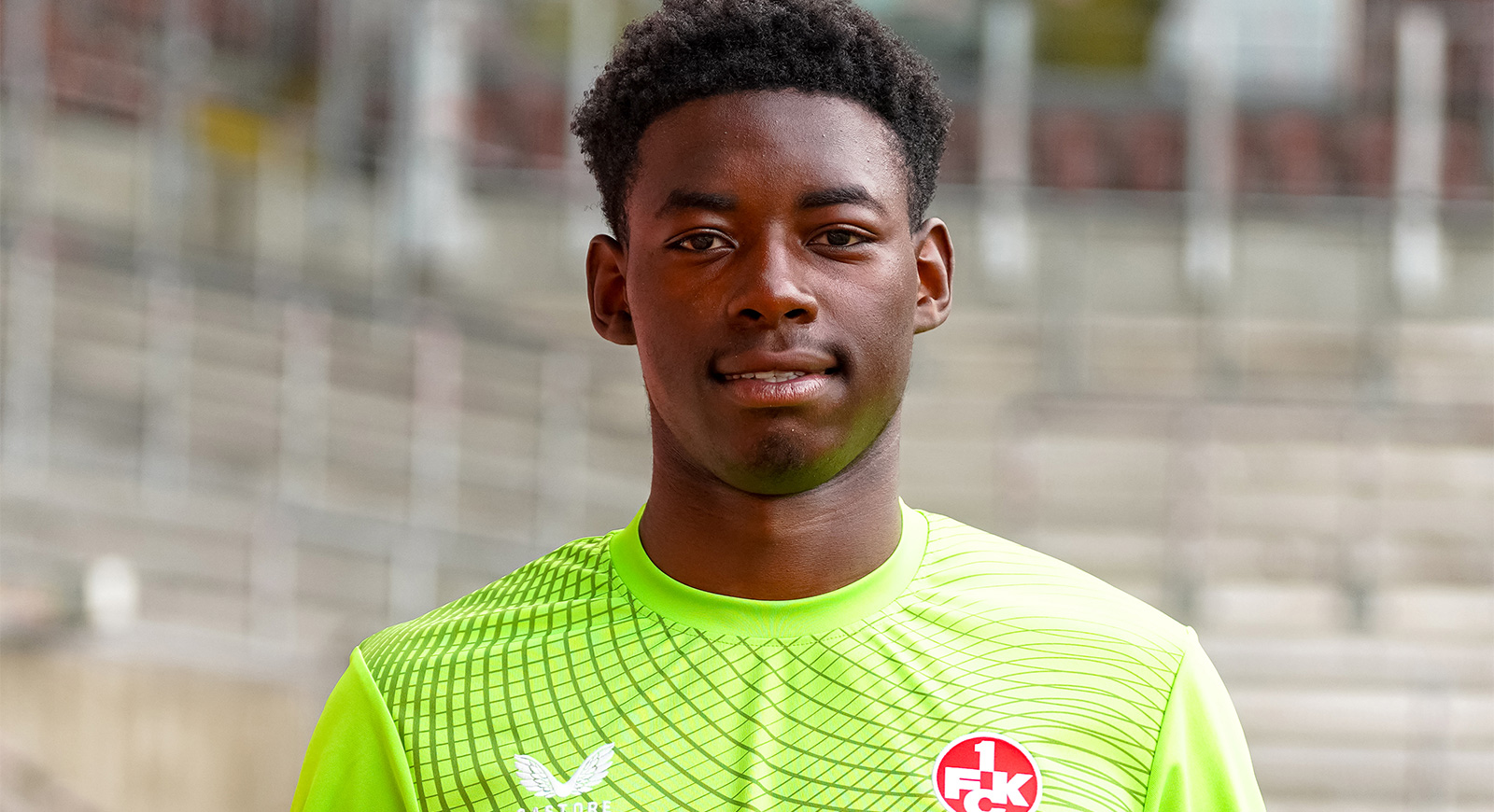 U18-Nationaltorwart Enis Kamga unterschreibt Profivertrag